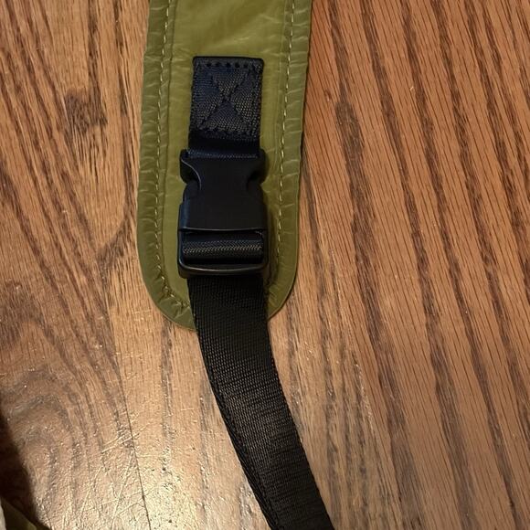 Free People Movement Cold Shoulder Sling Bag Olive Green Ivory Pockets NWOT - Picture 4 of 15